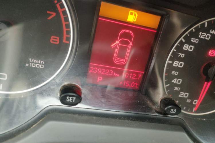 Used Audi Q5 2013 40 TFSI Ambition Odometer Close Up