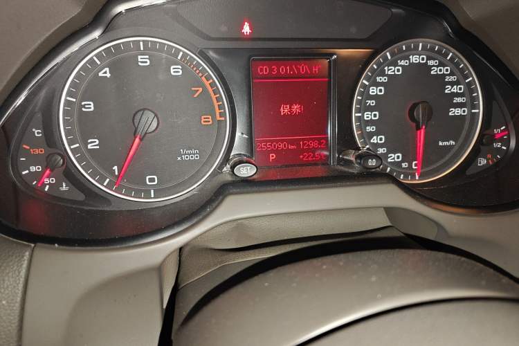 Used Audi Q5 2013 40 TFSI Technology Edition Odometer Close Up