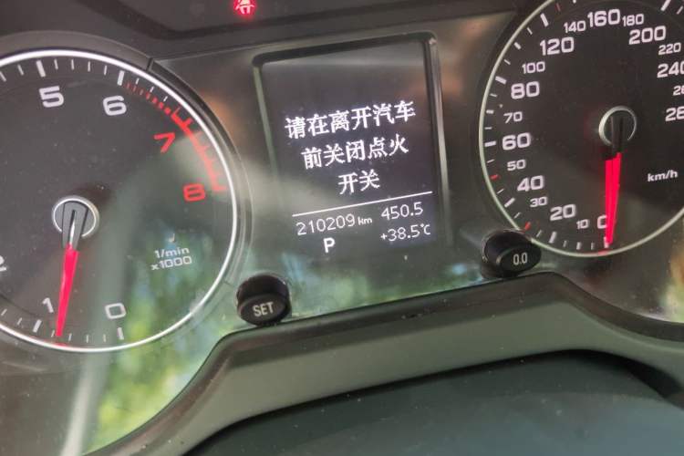 Used Audi Q5 2013 40 TFSI Ambition Odometer Close Up