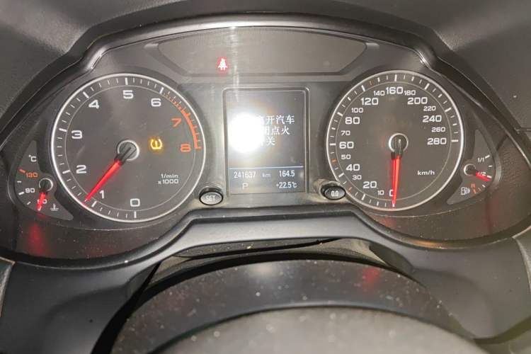 Used Audi Q5 2013 40 TFSI Ambition Odometer Close Up