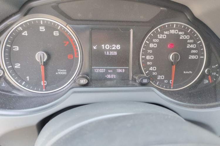 Used Audi Q5 2013 40 TFSI Comfort Edition Odometer Close Up