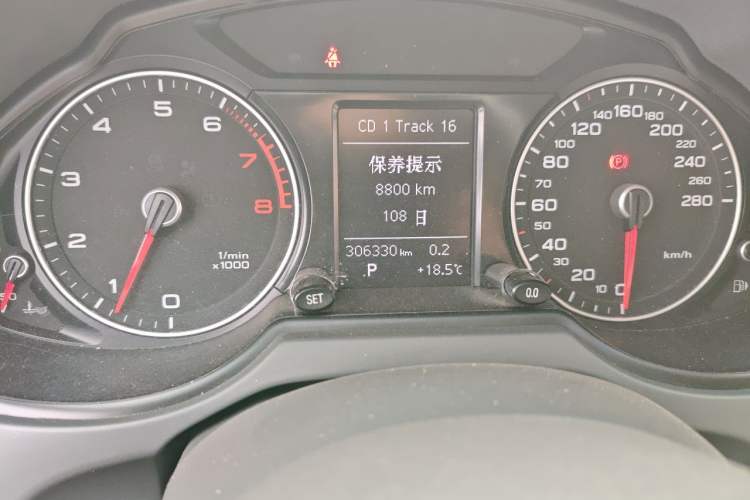 Used Audi Q5 2013 40 TFSI Technology Edition Odometer Close Up
