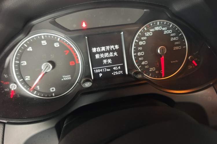 Used Audi Q5 2013 40 TFSI Ambition Odometer Close Up
