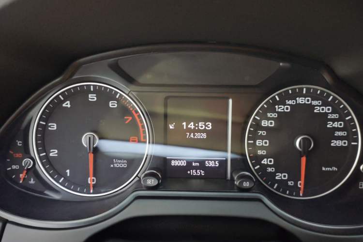 Used Audi Q5 2013 45 TFSI quattro Sport Edition Odometer Close Up