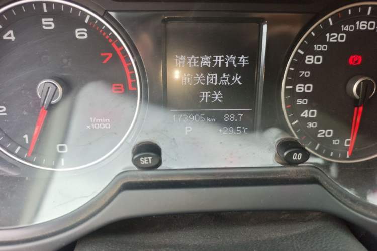 Used Audi Q5 2013 40 TFSI Technology Edition Odometer Close Up