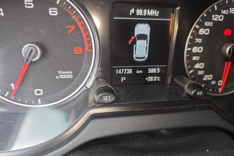 Used Audi Q5 2013 45 TFSI quattro Sport Edition Odometer Close Up