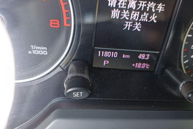 Used Audi Q5 2013 40 TFSI Technology Edition Odometer Close Up