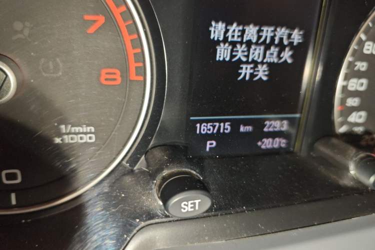 Used Audi Q5 2013 40 TFSI Comfort Edition Odometer Close Up
