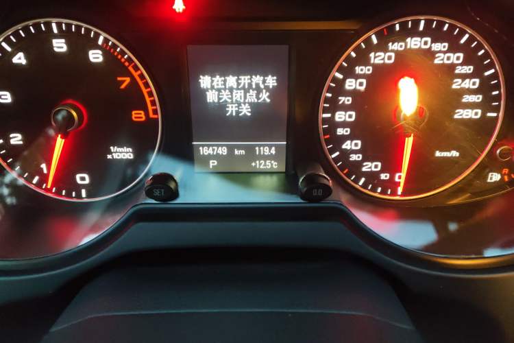 Used Audi Q5 2013 45 TFSI quattro Sport Edition Odometer Close Up