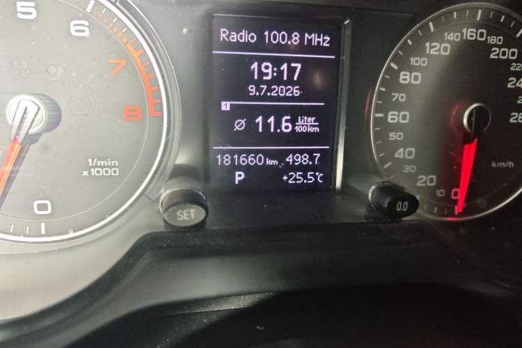 Used Audi Q5 2013 40 TFSI Technology Edition Odometer Close Up