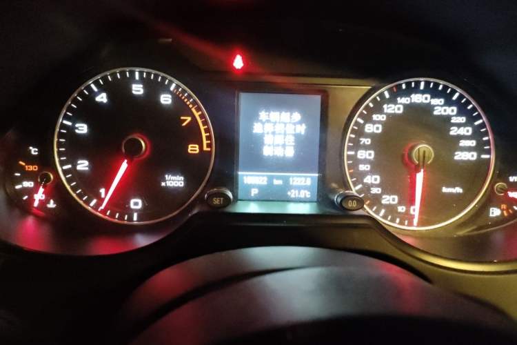 Used Audi Q5 2013 40 TFSI Comfort Edition Odometer Close Up