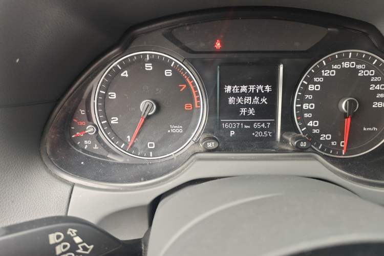 Used Audi Q5 2013 40 TFSI Technology Edition Odometer Close Up