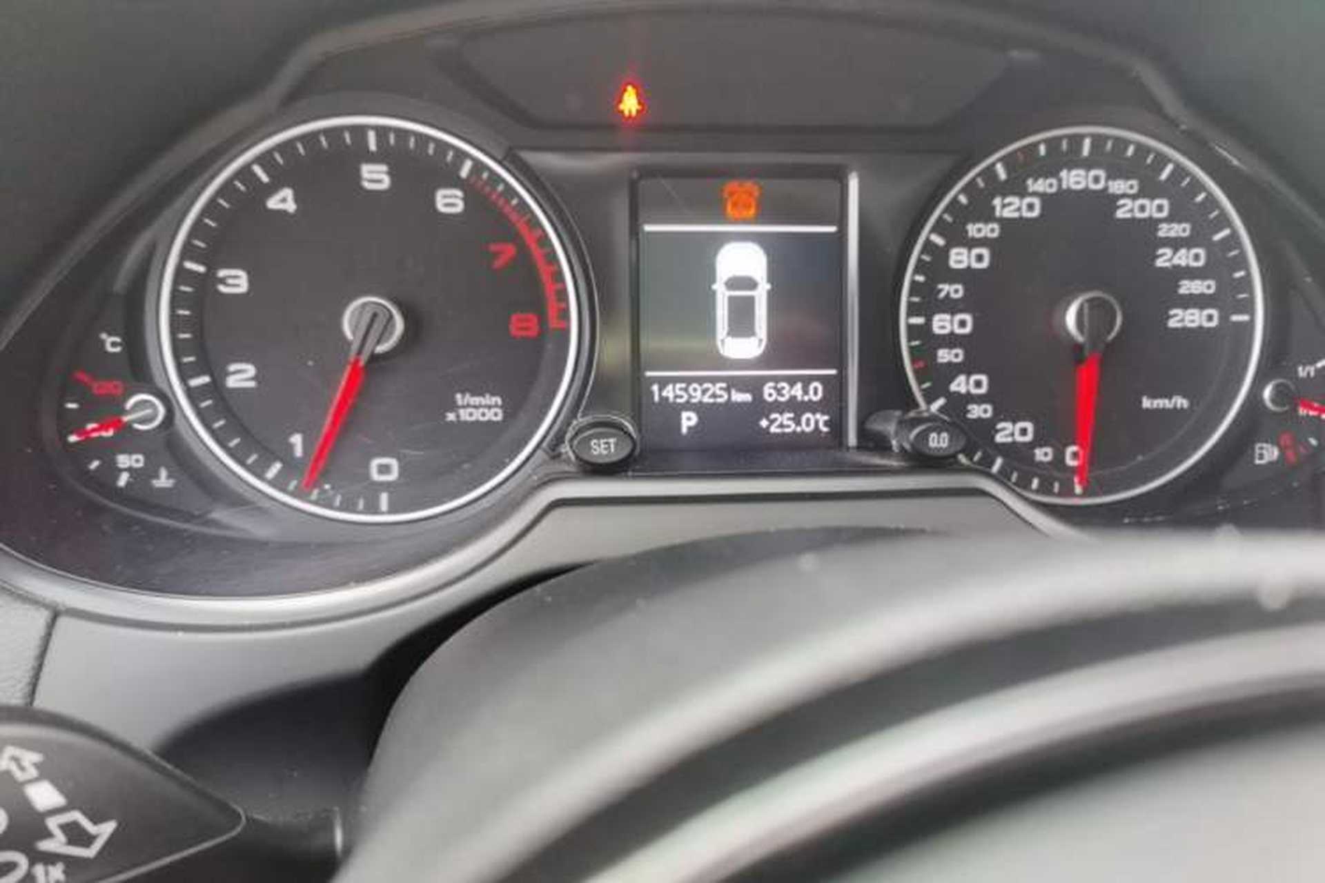 Used Audi Q5 2013 40 TFSI Ambition Odometer Close Up