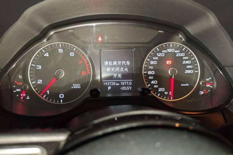 Used Audi Q5 2013 40 TFSI Technology Edition Odometer Close Up