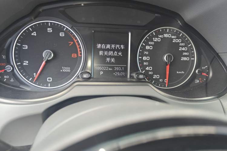 Used Audi Q5 2013 40 TFSI Technology Edition Odometer Close Up