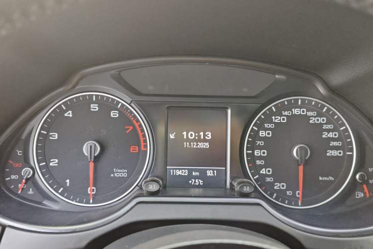 Used Audi Q5 2013 45 TFSI quattro Sport Edition Odometer Close Up