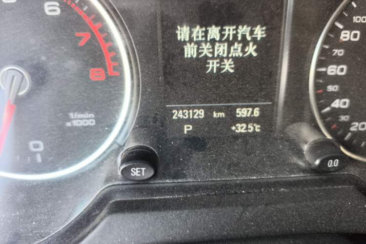 Used Audi Q5 2013 45 TFSI quattro off-road version Odometer Close Up