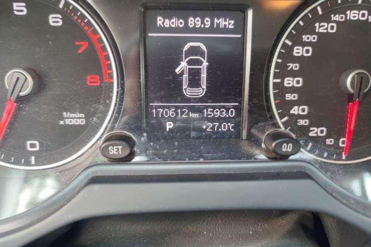 Used Audi Q5 2013 40 TFSI Technology Edition Odometer Close Up