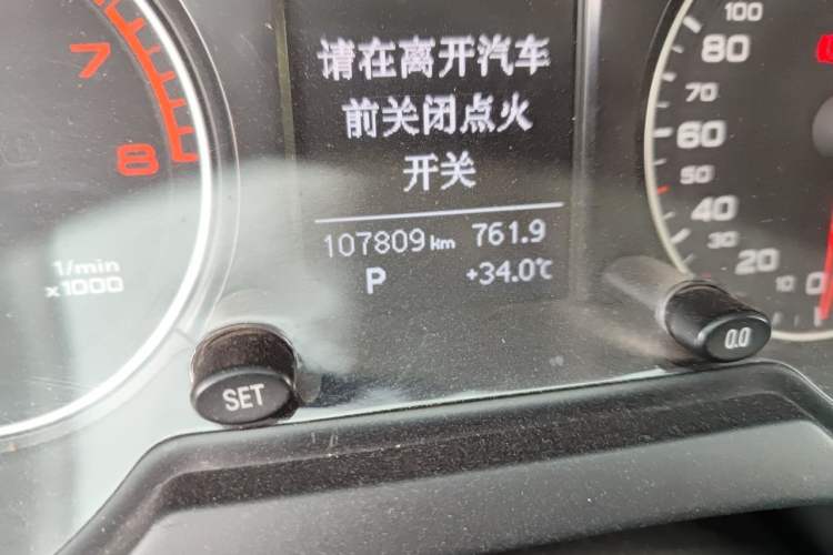 Used Audi Q5 2013 40 TFSI Ambition Odometer Close Up