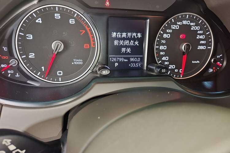 Used Audi Q5 2013 40 TFSI Technology Edition Odometer Close Up