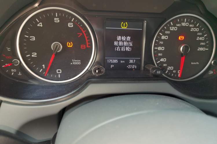 Used Audi Q5 2013 45 TFSI quattro off-road version Odometer Close Up