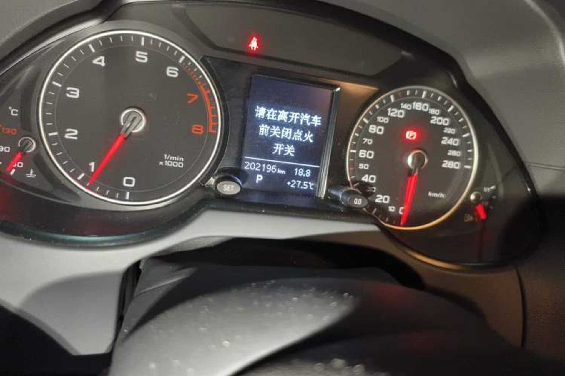 Used Audi Q5 2013 40 TFSI Ambition Odometer Close Up