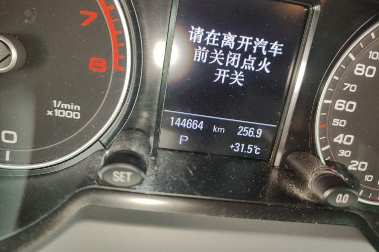 Used Audi Q5 2013 40 TFSI Technology Edition Odometer Close Up