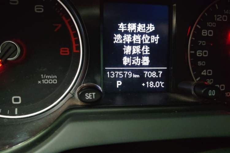 Used Audi Q5 2013 40 TFSI Ambition Odometer Close Up