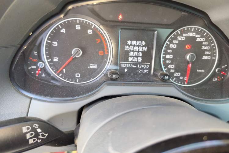 Used Audi Q5 2013 40 TFSI Technology Edition Odometer Close Up