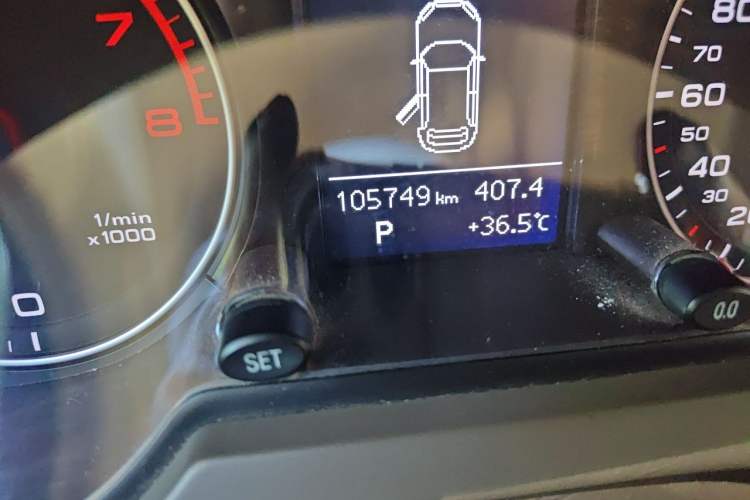 Used Audi Q5 2013 40 TFSI Technology Edition Odometer Close Up