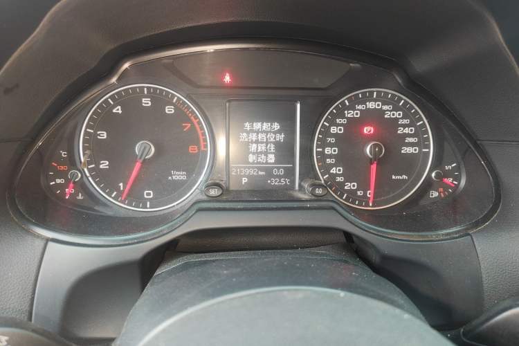 Used Audi Q5 2013 40 TFSI Technology Edition Odometer Close Up