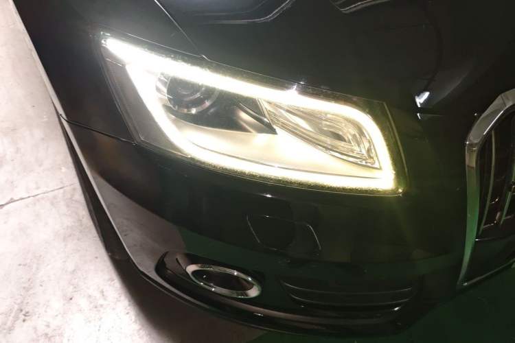 Used Audi Q5 2013 40 TFSI Ambition Right Front Headlight