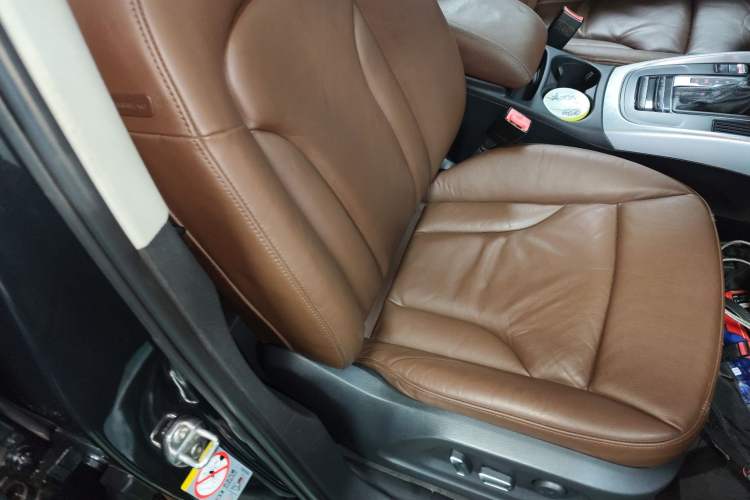 Used Audi Q5 2013 40 TFSI Technology Edition Right Front Seat