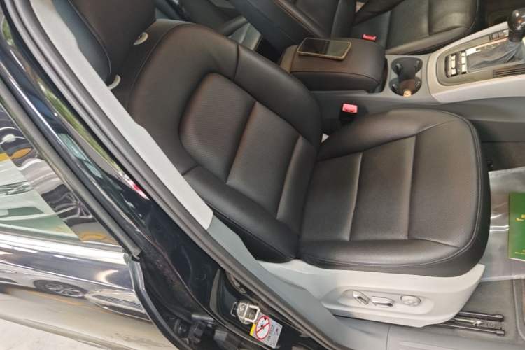Used Audi Q5 2013 40 TFSI Ambition Right Front Seat