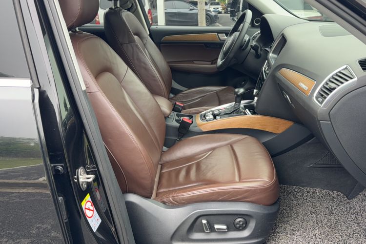 Used Audi Q5 2013 45 TFSI quattro off-road version Right Front Seat