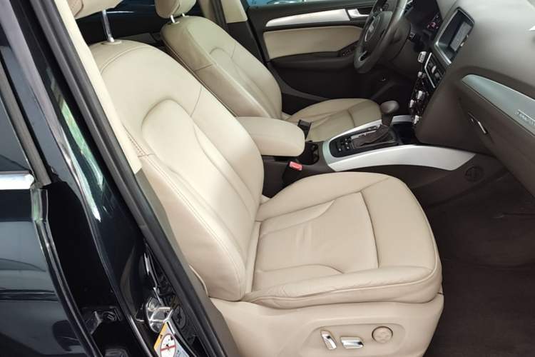 Used Audi Q5 2013 40 TFSI Technology Edition Right Front Seat