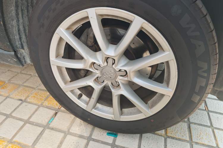 Used Audi Q5 2013 40 TFSI Technology Edition Right Front Wheel Hub