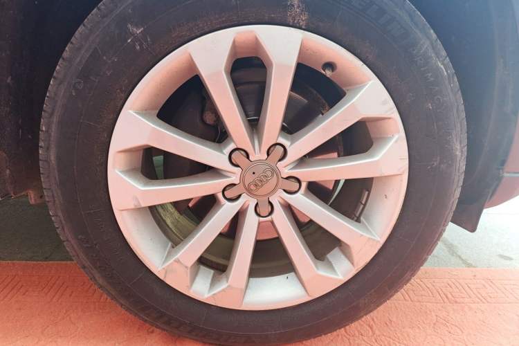 Used Audi Q5 2013 40 TFSI Technology Edition Right Front Wheel Hub