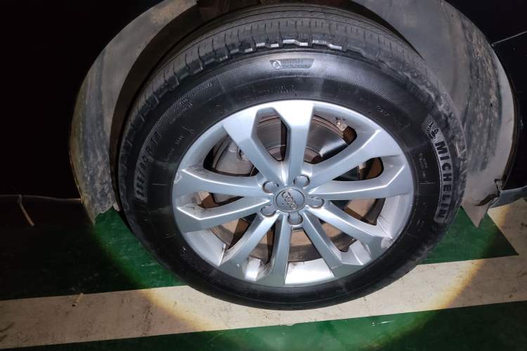 Used Audi Q5 2013 40 TFSI Technology Edition Right Front Wheel Hub