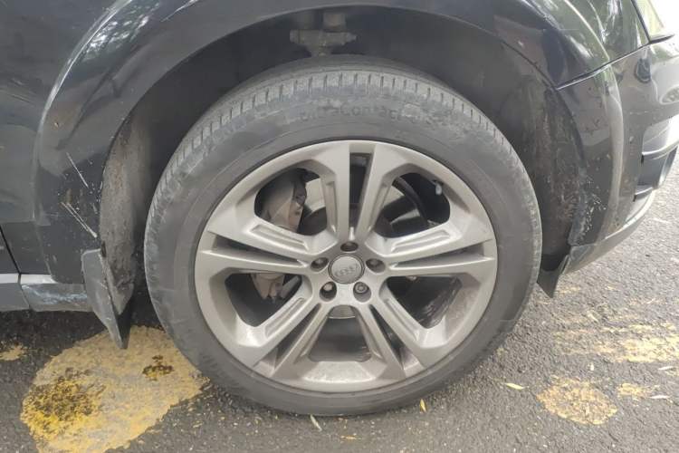 Used Audi Q5 2013 45 TFSI quattro off-road version Right Front Wheel Hub