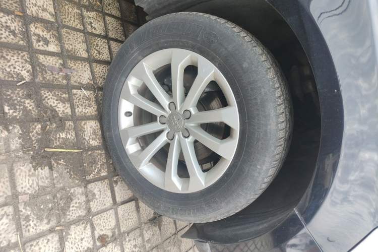Used Audi Q5 2013 40 TFSI Technology Edition Right Front Wheel Hub