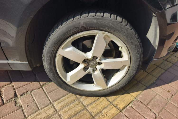 Used Audi Q5 2013 40 TFSI Comfort Edition Right Front Wheel Hub