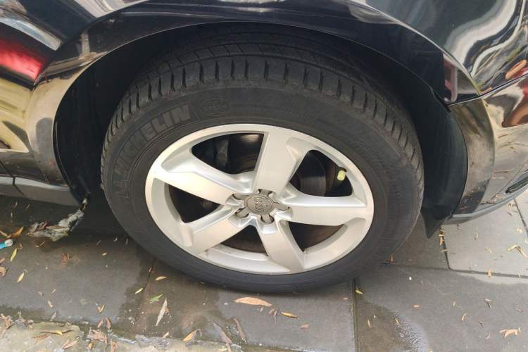 Used Audi Q5 2013 40 TFSI Comfort Edition Right Front Wheel Hub