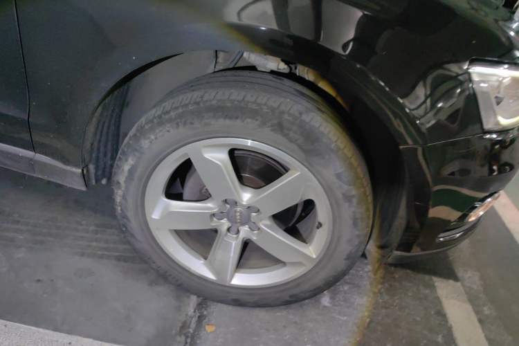 Used Audi Q5 2013 40 TFSI Comfort Edition Right Front Wheel Hub