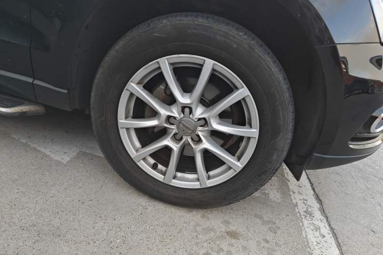 Used Audi Q5 2013 40 TFSI Ambition Right Front Wheel Hub