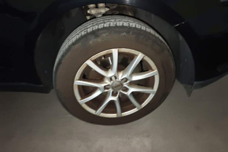 Used Audi Q5 2013 40 TFSI Ambition Right Front Wheel Hub