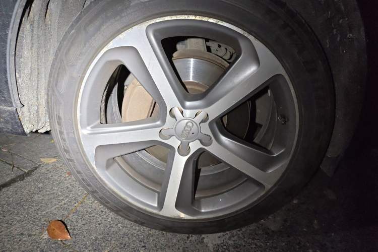 Used Audi Q5 2013 45 TFSI quattro Sport Edition Right Front Wheel Hub