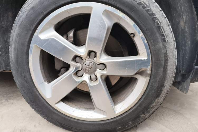 Used Audi Q5 2013 40 TFSI Comfort Edition Right Front Wheel Hub