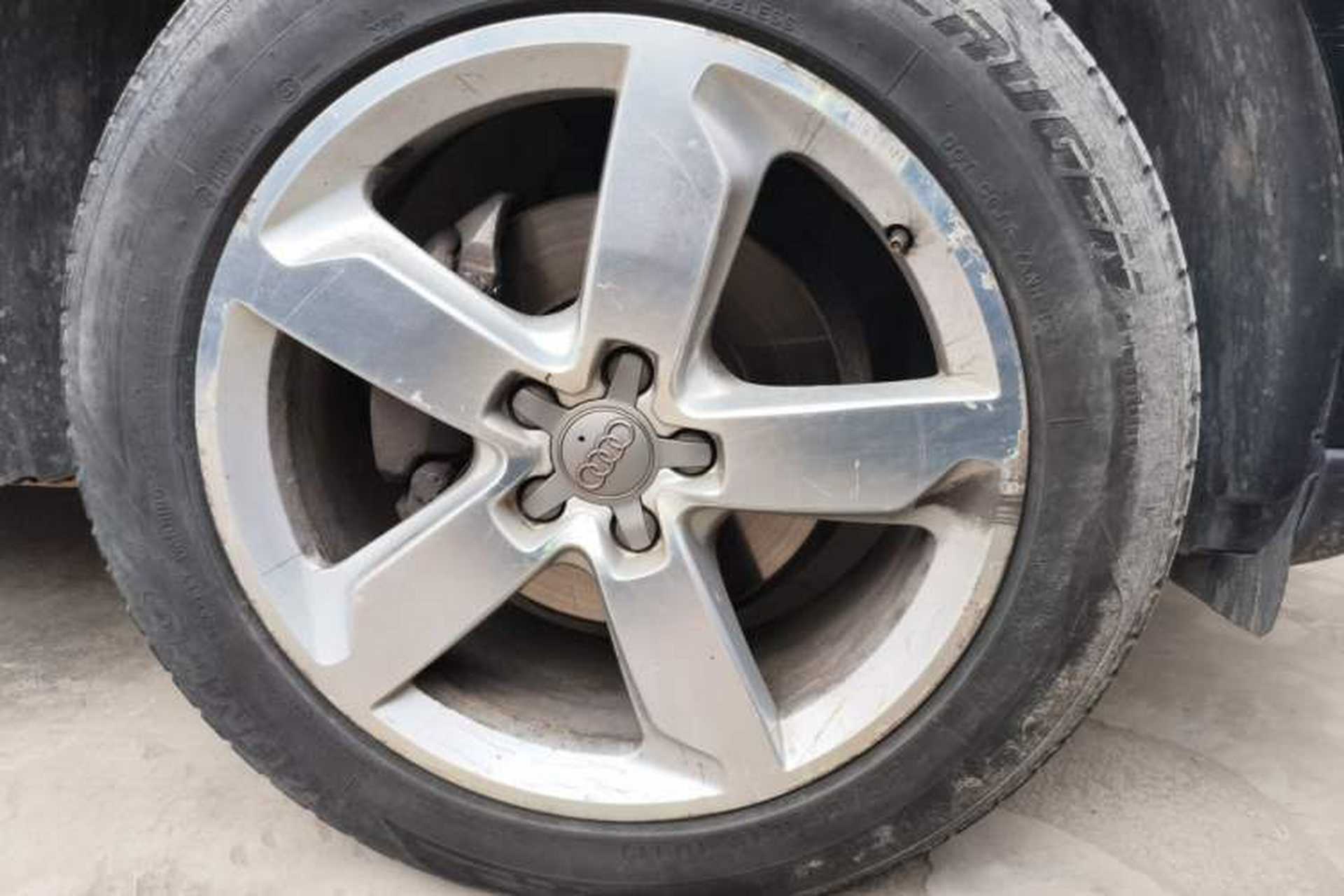 Used Audi Q5 2013 40 TFSI Comfort Edition Right Front Wheel Hub