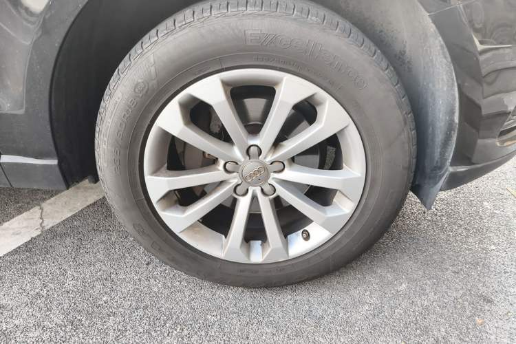Used Audi Q5 2013 40 TFSI Technology Edition Right Front Wheel Hub